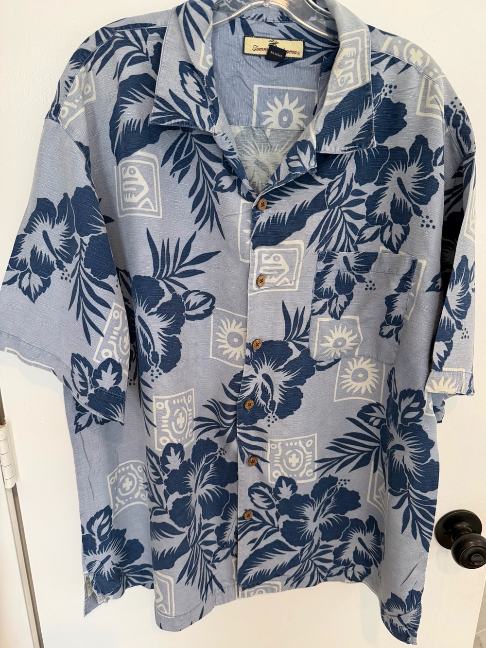 Tommy Bahama Light Blue and Navy 100% Silk Floral Camp Shirt XL